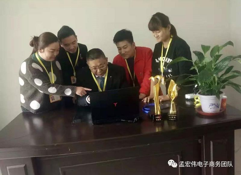 2018年11月18日 7米19根9米2根電線桿和500*300帶孔地錨石13塊送達(dá)河南鄭州高鐵東站